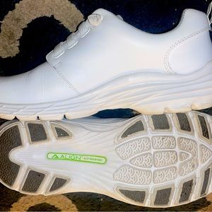 Like new align nurse mates size 7 wore maybe 8 times